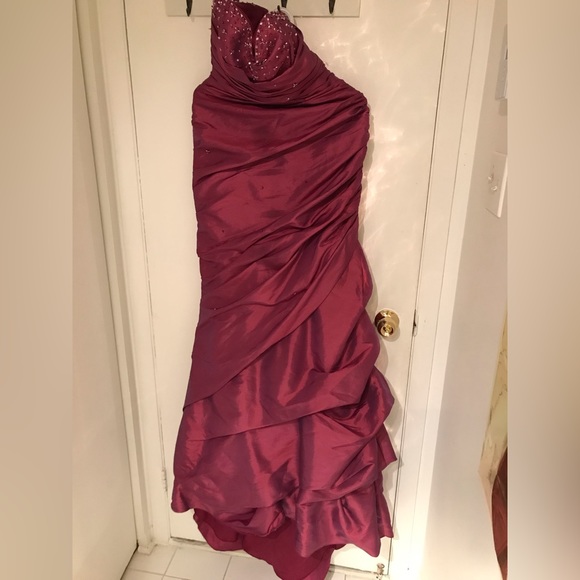 Beautiful Burgundy gown for sale - prom or bridal events it’s yours - Picture 5 of 13